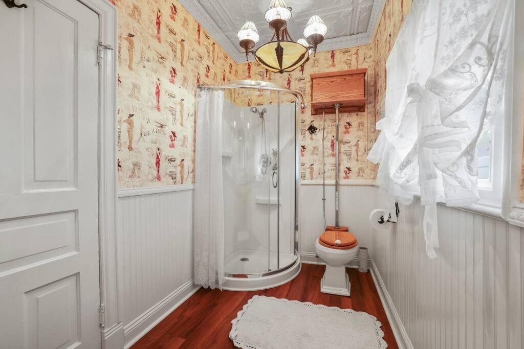 Charming Victorian Home - 2 Minutes To Downtown Lancaster Exterior photo