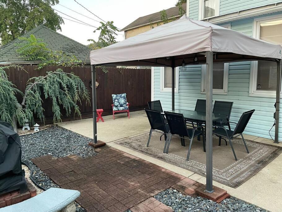 Charming Victorian Home - 2 Minutes To Downtown Lancaster Exterior photo