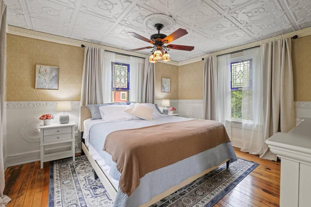 Charming Victorian Home - 2 Minutes To Downtown Lancaster Exterior photo