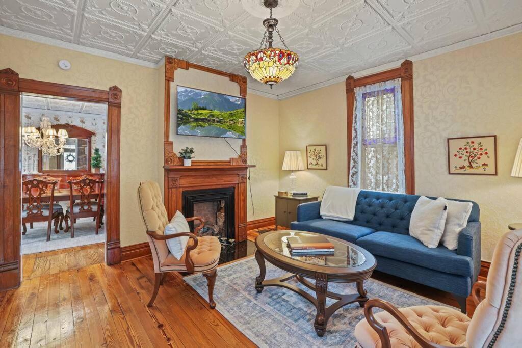 Charming Victorian Home - 2 Minutes To Downtown Lancaster Exterior photo