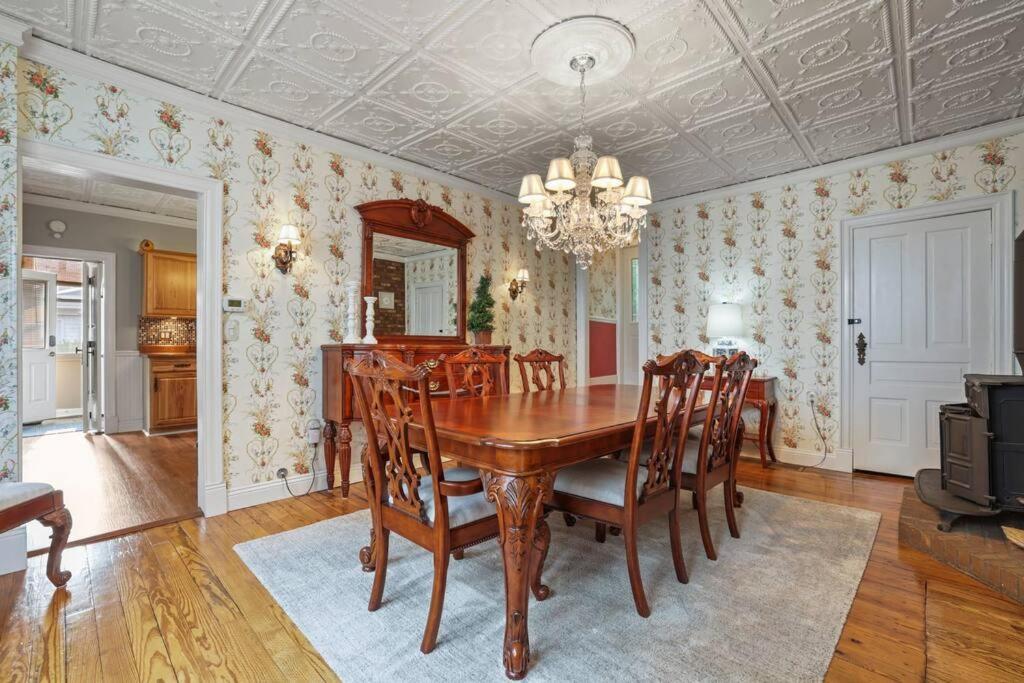 Charming Victorian Home - 2 Minutes To Downtown Lancaster Exterior photo